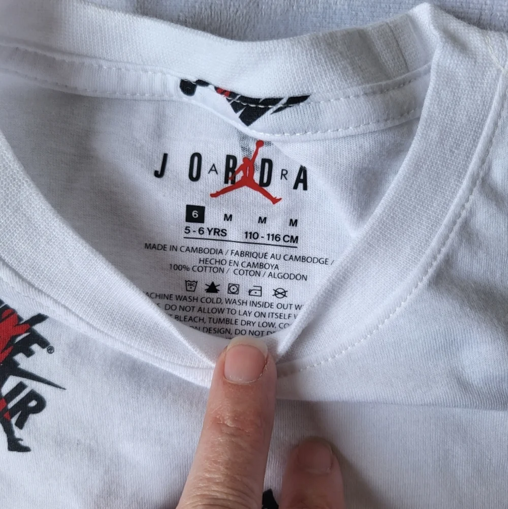 Nike air Jordan Tshirt Kids Size 5-6yrs M